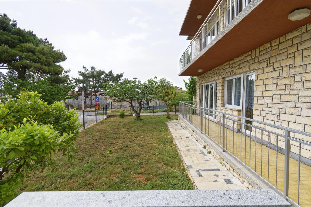 Apartment Patrik By Rent Istria Умаг Екстер'єр фото